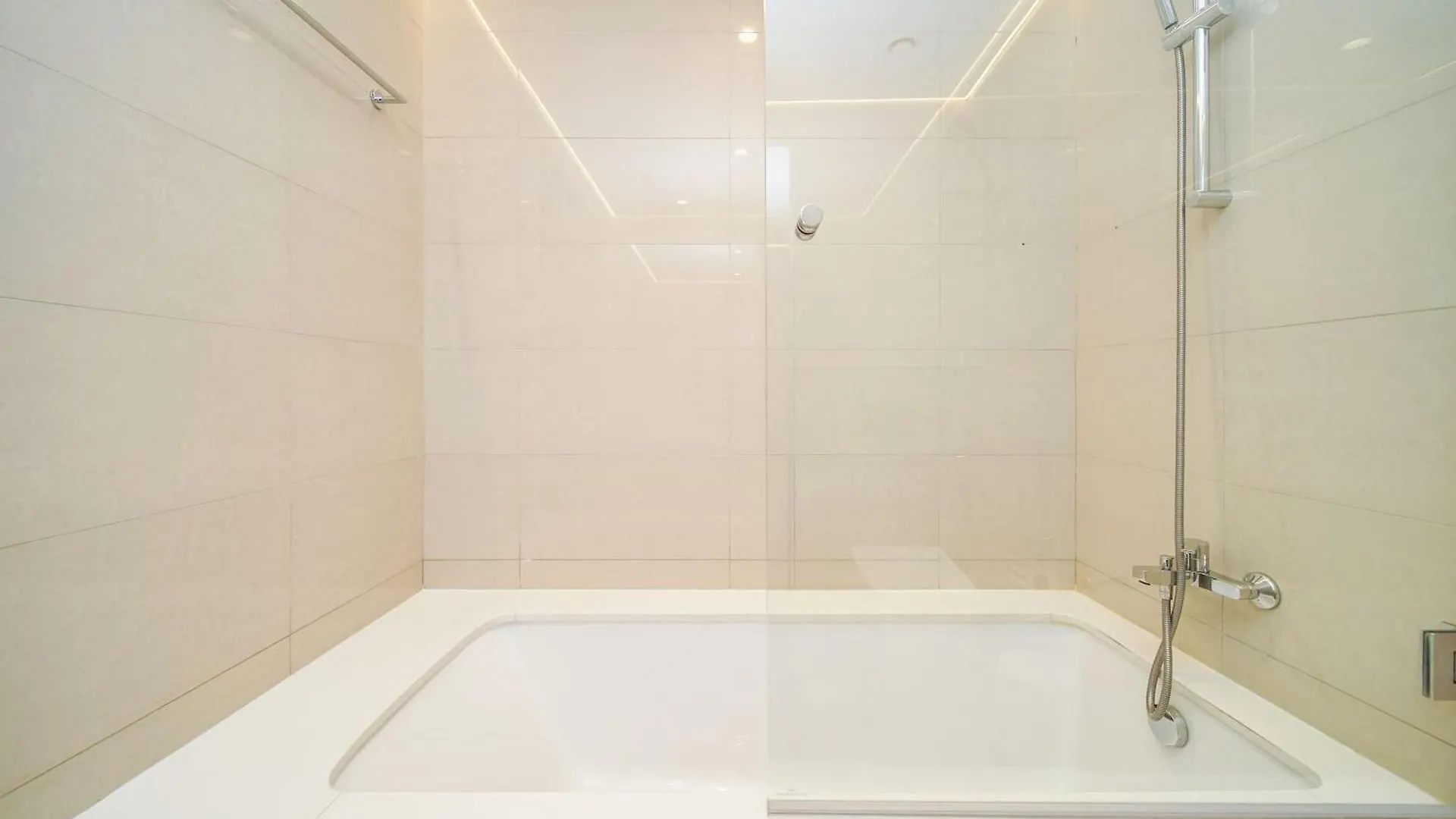 Pvh - 2Br With Burj Khalifa View - Burj Royale Apartment Dubai United Arab Emirates